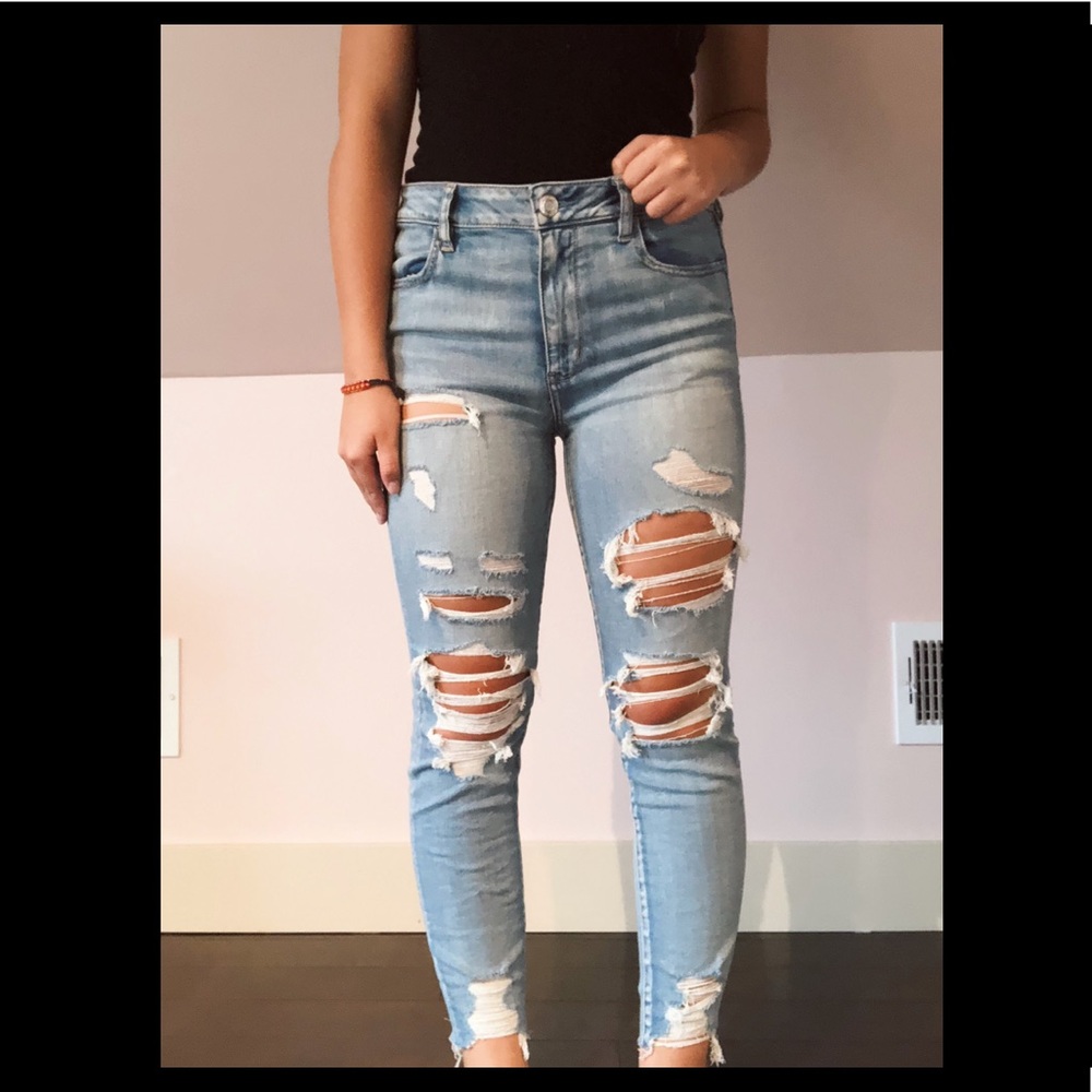 American Eagle light wash skinny jeans!